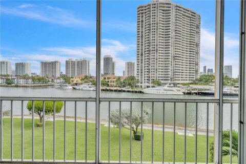 Condominio en alquiler en Aventura, Florida, 2 dormitorios, 71.35 m2 № 2153435 - foto 24