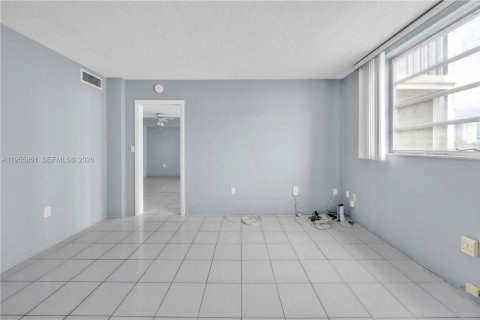 Condominio en alquiler en Aventura, Florida, 2 dormitorios, 71.35 m2 № 2153435 - foto 20