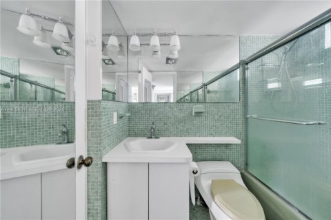 Condominio en alquiler en Aventura, Florida, 2 dormitorios, 71.35 m2 № 2153435 - foto 12