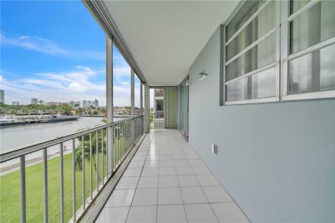 Condominio en alquiler en Aventura, Florida, 2 dormitorios, 71.35 m2 № 2153435 - foto 23