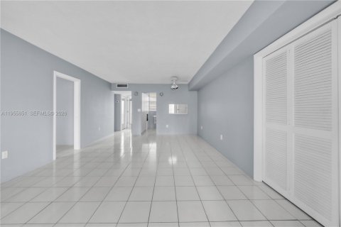 Condominio en alquiler en Aventura, Florida, 2 dormitorios, 71.35 m2 № 2153435 - foto 8