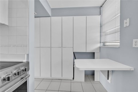 Condominio en alquiler en Aventura, Florida, 2 dormitorios, 71.35 m2 № 2153435 - foto 17