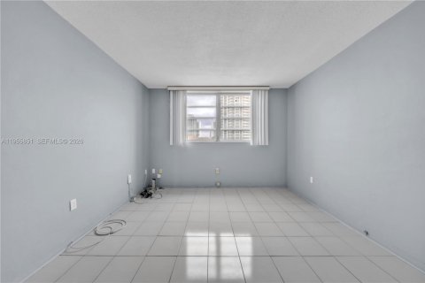 Condominio en alquiler en Aventura, Florida, 2 dormitorios, 71.35 m2 № 2153435 - foto 4