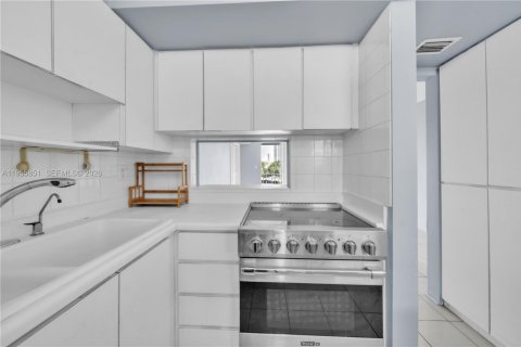 Condominio en alquiler en Aventura, Florida, 2 dormitorios, 71.35 m2 № 2153435 - foto 11