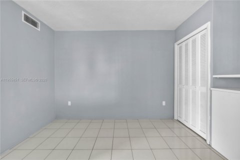 Condominio en alquiler en Aventura, Florida, 2 dormitorios, 71.35 m2 № 2153435 - foto 16