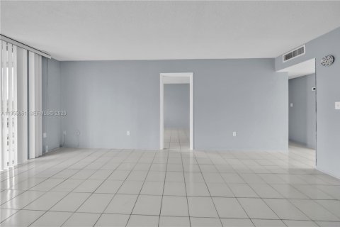 Condominio en alquiler en Aventura, Florida, 2 dormitorios, 71.35 m2 № 2153435 - foto 7