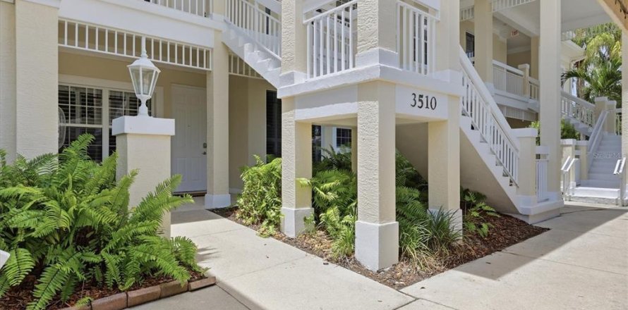 House in Bradenton, Florida 3 bedrooms, 184.04 sq.m. № 2213490