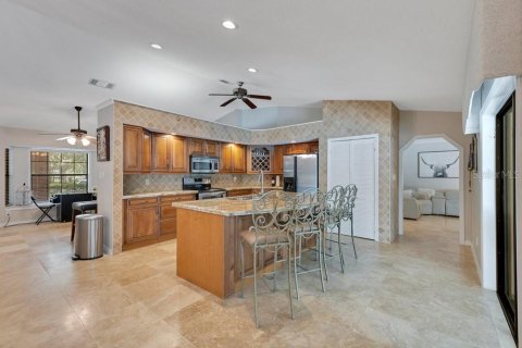 House in Kissimmee, Florida 4 bedrooms, 278.8 sq.m. № 1800026 - photo 5