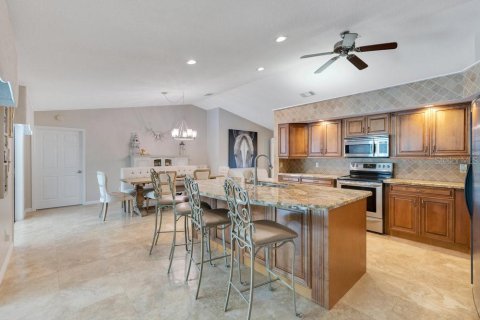 House in Kissimmee, Florida 4 bedrooms, 278.8 sq.m. № 1800026 - photo 4