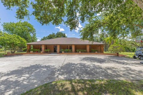 House in Kissimmee, Florida 4 bedrooms, 278.8 sq.m. № 1800026 - photo 1