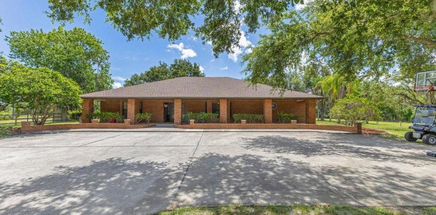 House in Kissimmee, Florida 4 bedrooms, 278.8 sq.m. № 1800026