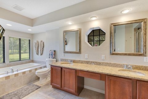 House in Kissimmee, Florida 4 bedrooms, 278.8 sq.m. № 1800026 - photo 16