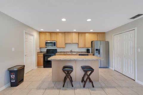 House in Kissimmee, Florida 4 bedrooms, 278.8 sq.m. № 1800026 - photo 30