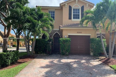 Townhouse in Cutler Bay, Florida 3 bedrooms, 131.55 sq.m. № 2001973