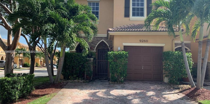 Townhouse in Cutler Bay, Florida 3 bedrooms, 131.55 sq.m. № 2001973
