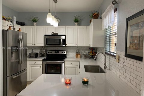 Townhouse in Cutler Bay, Florida 3 bedrooms, 131.55 sq.m. № 2001973 - photo 5