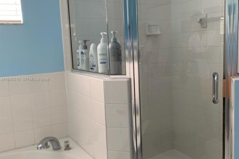 Townhouse in Cutler Bay, Florida 3 bedrooms, 131.55 sq.m. № 2001973 - photo 15