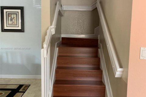 Townhouse in Cutler Bay, Florida 3 bedrooms, 131.55 sq.m. № 2001973 - photo 7