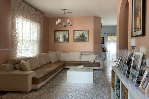 Townhouse in Cutler Bay, Florida 3 bedrooms, 131.55 sq.m. № 2001973 - photo 3