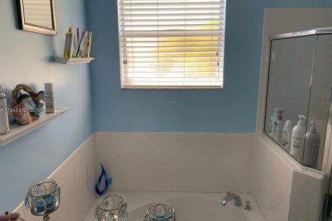 Townhouse in Cutler Bay, Florida 3 bedrooms, 131.55 sq.m. № 2001973 - photo 14