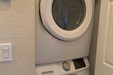 Townhouse in Cutler Bay, Florida 3 bedrooms, 131.55 sq.m. № 2001973 - photo 16