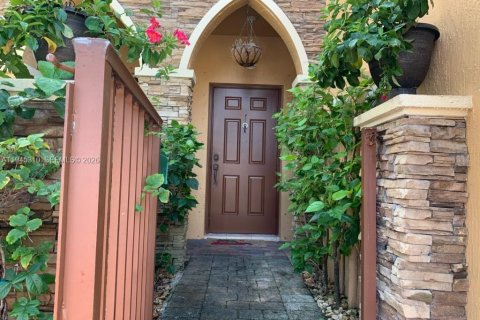 Townhouse in Cutler Bay, Florida 3 bedrooms, 131.55 sq.m. № 2001973 - photo 2