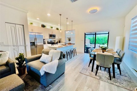 Townhouse in Homestead, Florida 3 bedrooms, 140.65 sq.m. № 1987193 - photo 10