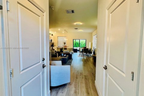 Townhouse in Homestead, Florida 3 bedrooms, 140.65 sq.m. № 1987193 - photo 7