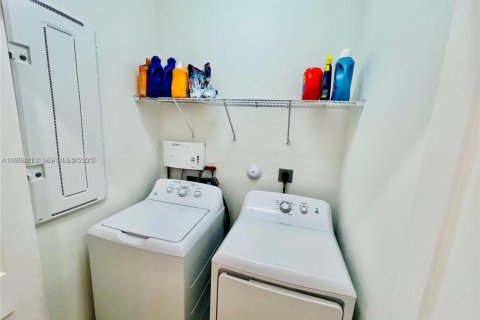 Townhouse in Homestead, Florida 3 bedrooms, 140.65 sq.m. № 1987193 - photo 29