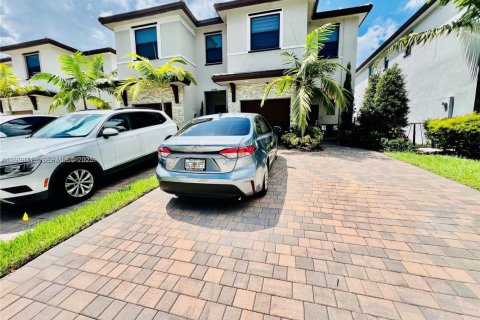 Townhouse in Homestead, Florida 3 bedrooms, 140.65 sq.m. № 1987193 - photo 3