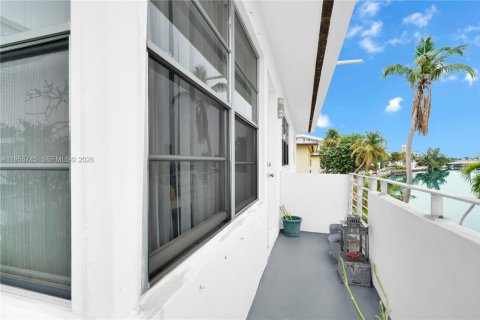 Copropriété à vendre à Miami Beach, Floride: 2 chambres, 145.21 m2 № 2011653 - photo 28
