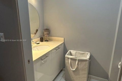 Condominio en alquiler en Miami, Florida, 1 dormitorio, 131.09 m2 № 2035802 - foto 14
