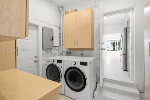 Casa en venta en Miami Beach, Florida, 4 dormitorios, 262.82 m2 № 2339938 - foto 30