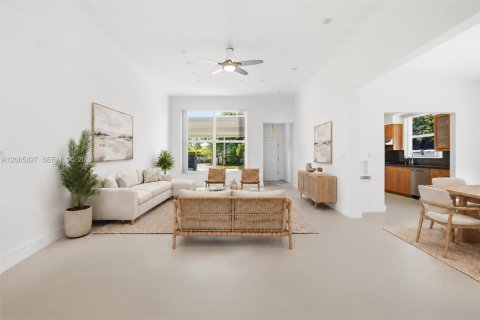 Casa en venta en Miami Beach, Florida, 4 dormitorios, 262.82 m2 № 2339938 - foto 16