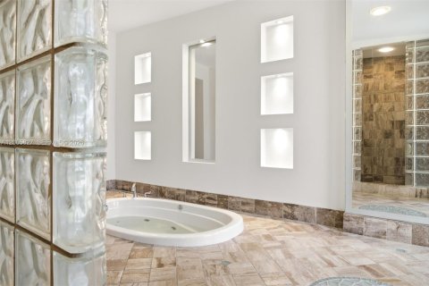 Casa en venta en Miami Beach, Florida, 4 dormitorios, 262.82 m2 № 2339938 - foto 29