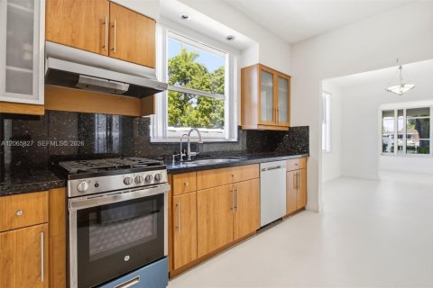 Casa en venta en Miami Beach, Florida, 4 dormitorios, 262.82 m2 № 2339938 - foto 26
