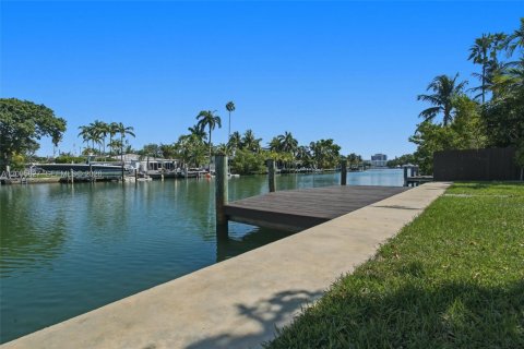 Casa en venta en Miami Beach, Florida, 4 dormitorios, 262.82 m2 № 2339938 - foto 11