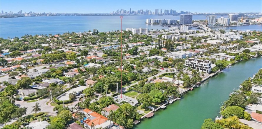 Casa en Miami Beach, Florida 4 dormitorios, 262.82 m2 № 2339938