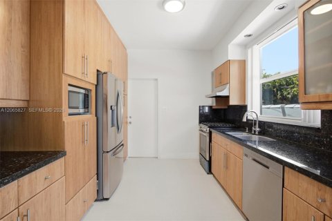 Casa en venta en Miami Beach, Florida, 4 dormitorios, 262.82 m2 № 2339938 - foto 24