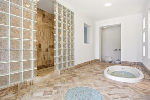 Casa en venta en Miami Beach, Florida, 4 dormitorios, 262.82 m2 № 2339938 - foto 28