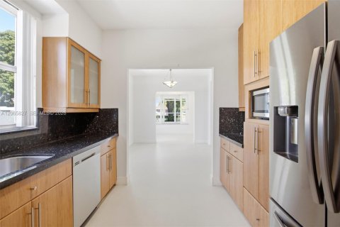 Casa en venta en Miami Beach, Florida, 4 dormitorios, 262.82 m2 № 2339938 - foto 25