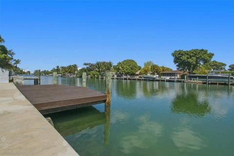 Casa en venta en Miami Beach, Florida, 4 dormitorios, 262.82 m2 № 2339938 - foto 12