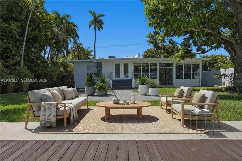 Casa en venta en Miami Beach, Florida, 4 dormitorios, 262.82 m2 № 2339938 - foto 3