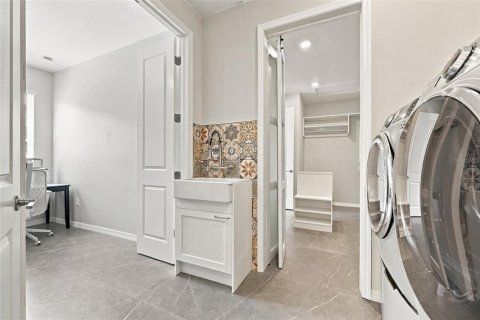 Casa en venta en Kissimmee, Florida, 4 dormitorios, 224.82 m2 № 2378066 - foto 25