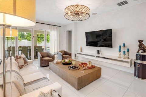 Casa en venta en Orlando, Florida, 6 dormitorios, 503.72 m2 № 1908707 - foto 10