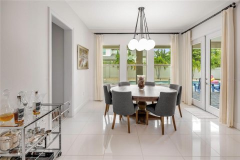 Casa en venta en Orlando, Florida, 6 dormitorios, 503.72 m2 № 1908707 - foto 19