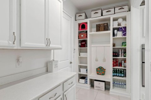 Casa en venta en Orlando, Florida, 6 dormitorios, 503.72 m2 № 1908707 - foto 25