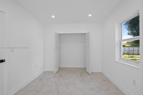 House in Opa-locka, Florida 4 bedrooms, 176.05 sq.m. № 2004204 - photo 10