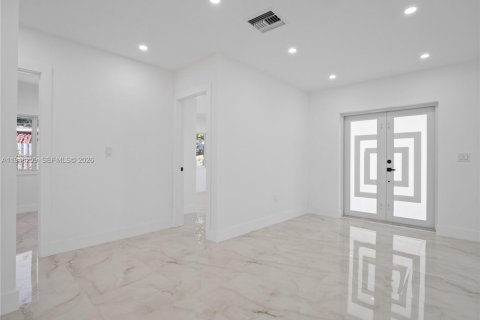 House in Opa-locka, Florida 4 bedrooms, 176.05 sq.m. № 2004204 - photo 13