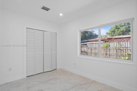 House in Opa-locka, Florida 4 bedrooms, 176.05 sq.m. № 2004204 - photo 5